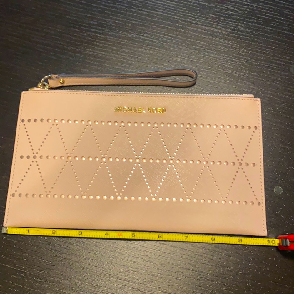 Micheal Kors jet set travel large zip clutch